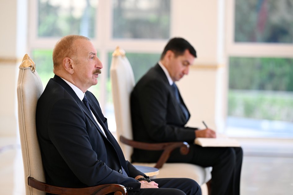 İlham Əliyev Slovakiyanın yeni səfiri Elçin Qasımovu qəbul etdi – FOTO - foto 5