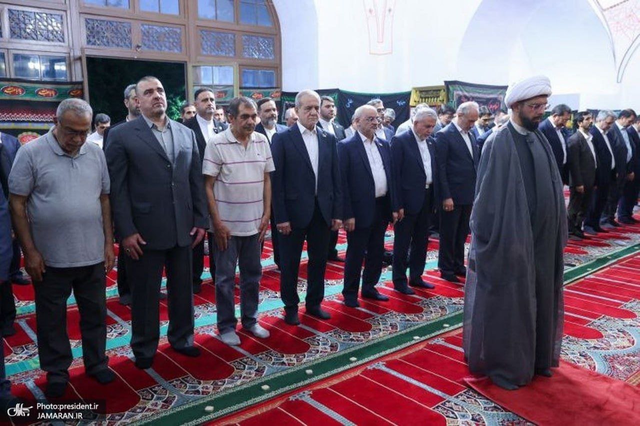 Pezeşkian İrəvandakı Göy Məsciddə namaz qıldı &ndash; VİDEO