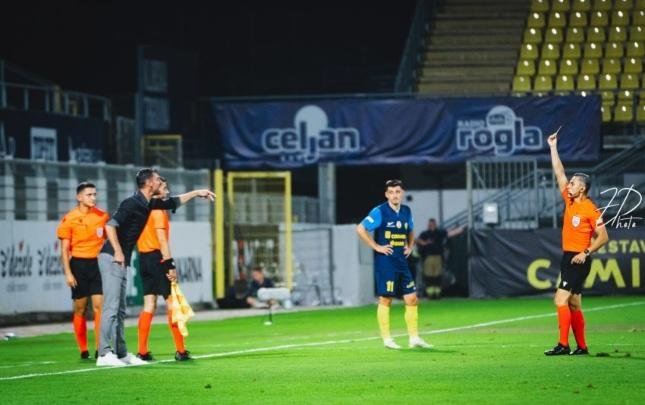 Məsiyev Riera və 7 futbolçuya sarı vərəqə GÖSTƏRDİ