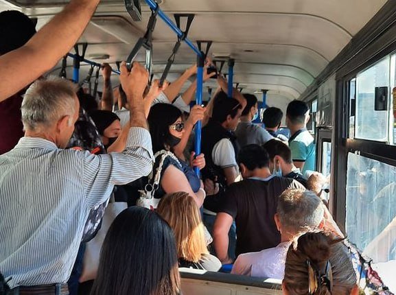 Bakıda avtobusda əlbəyaxa dava - VİDEO