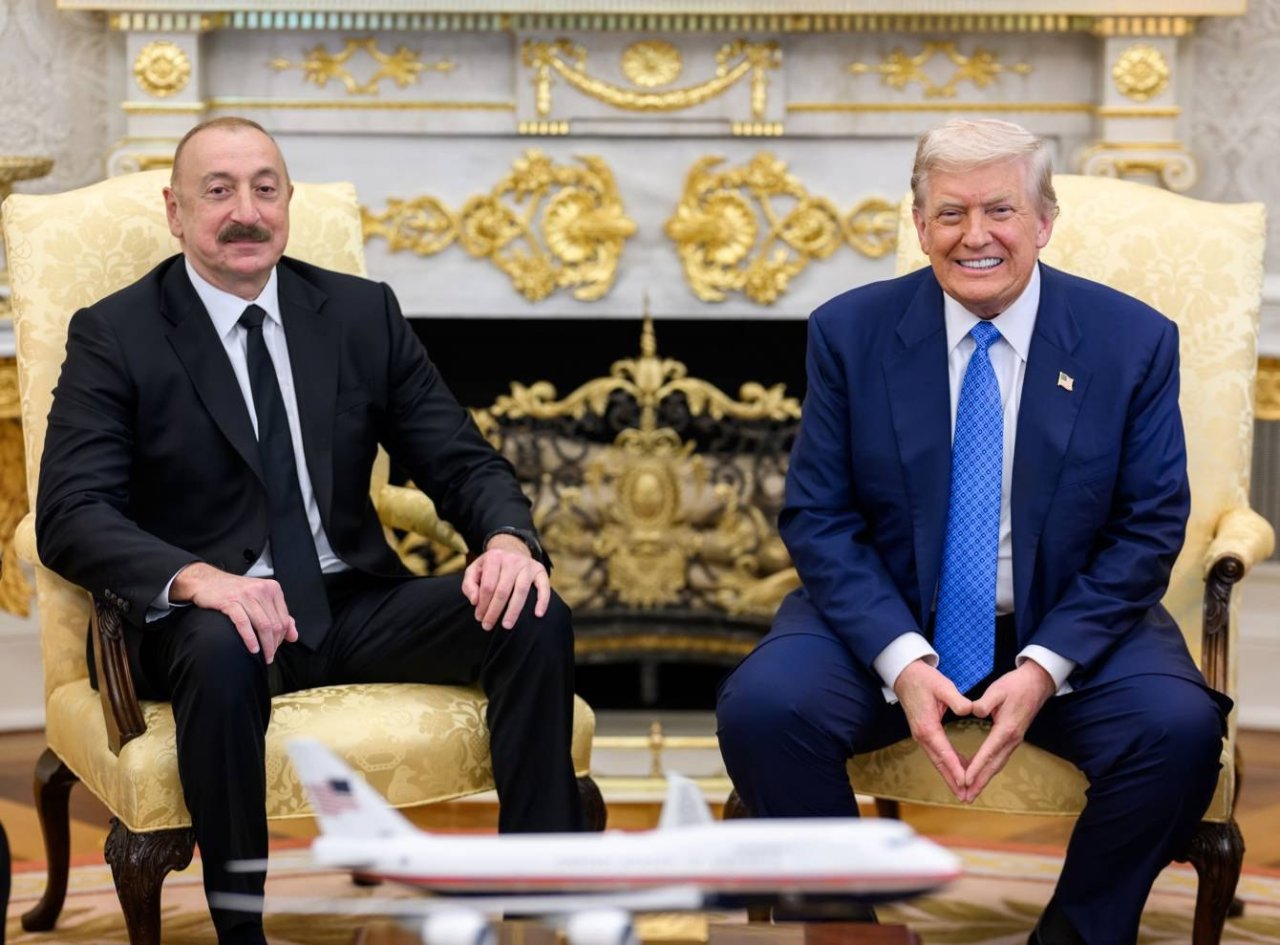 &ldquo;İlham, siz böyük lidersiniz&rdquo; - Tramp Prezidentə hədiyyə göndərdi - FOTO