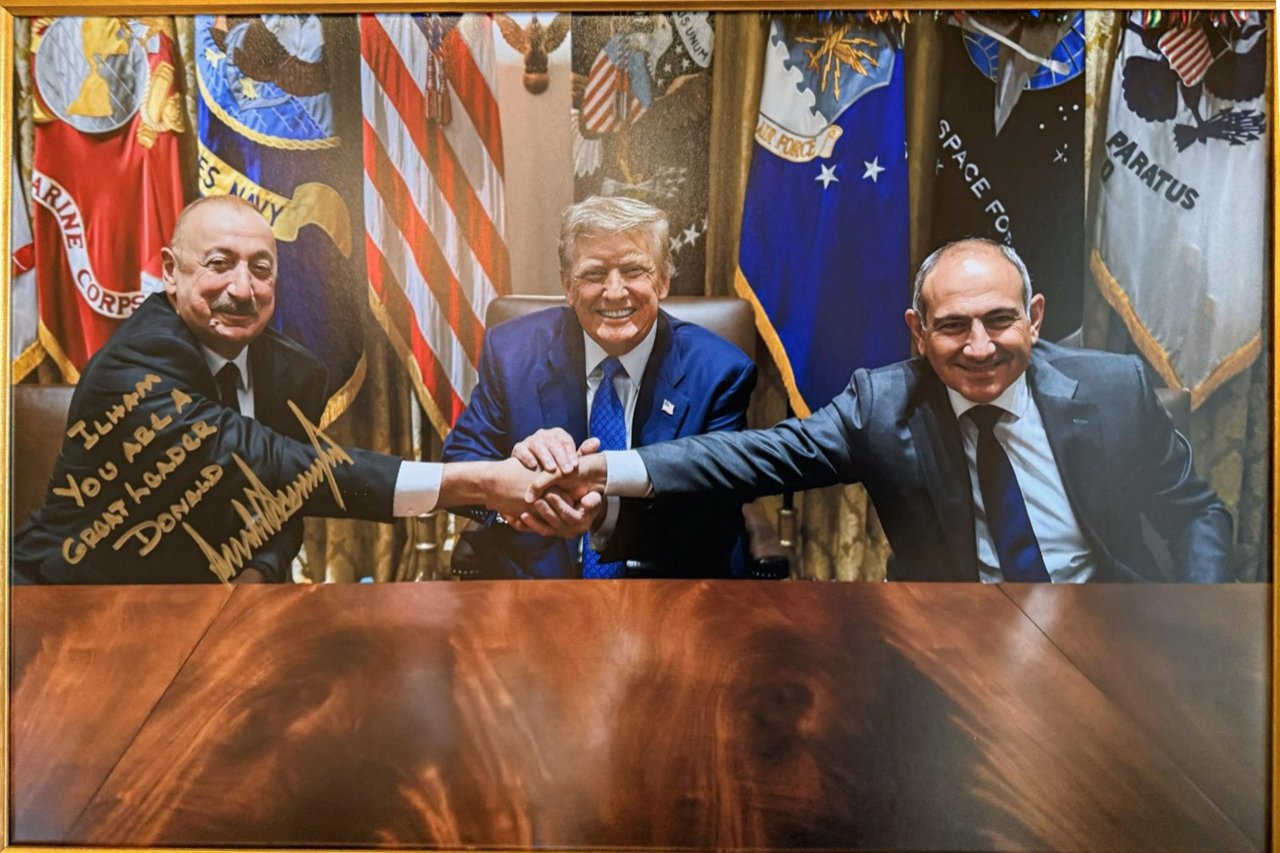 “İlham, siz böyük lidersiniz” - Tramp Prezidentə hədiyyə göndərdi - FOTO - foto 3