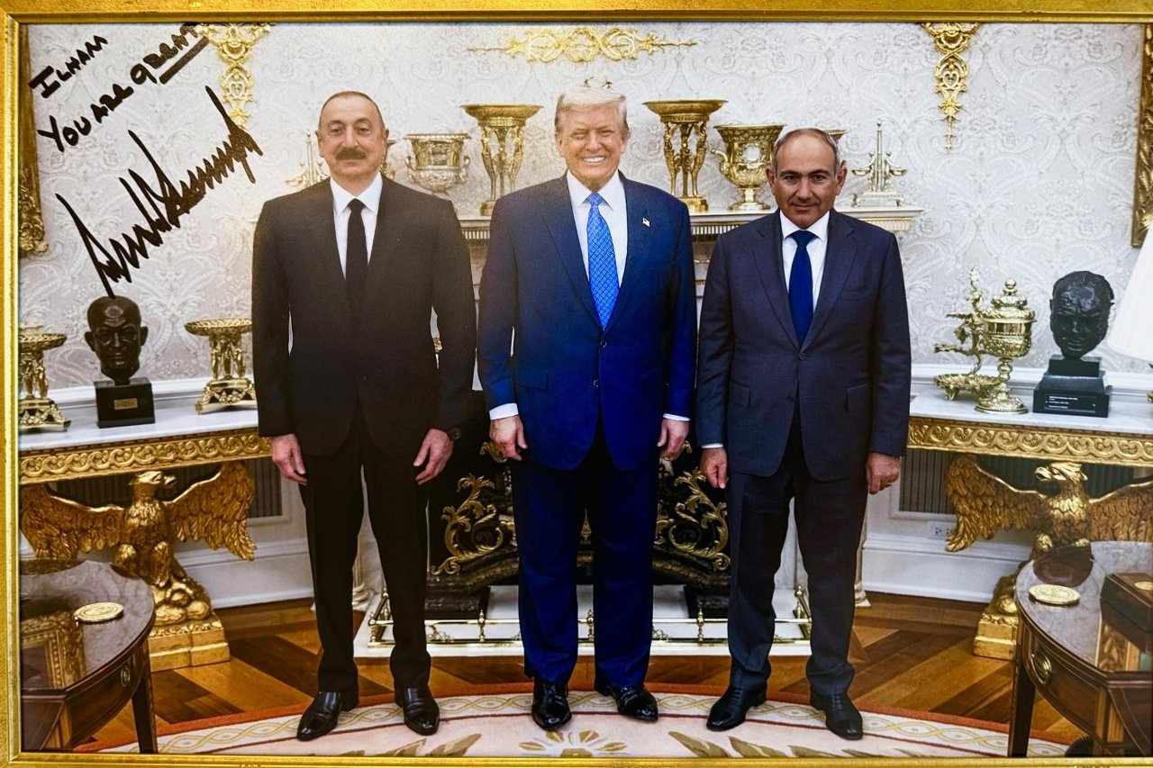 “İlham, siz böyük lidersiniz” - Tramp Prezidentə hədiyyə göndərdi - FOTO - foto 2