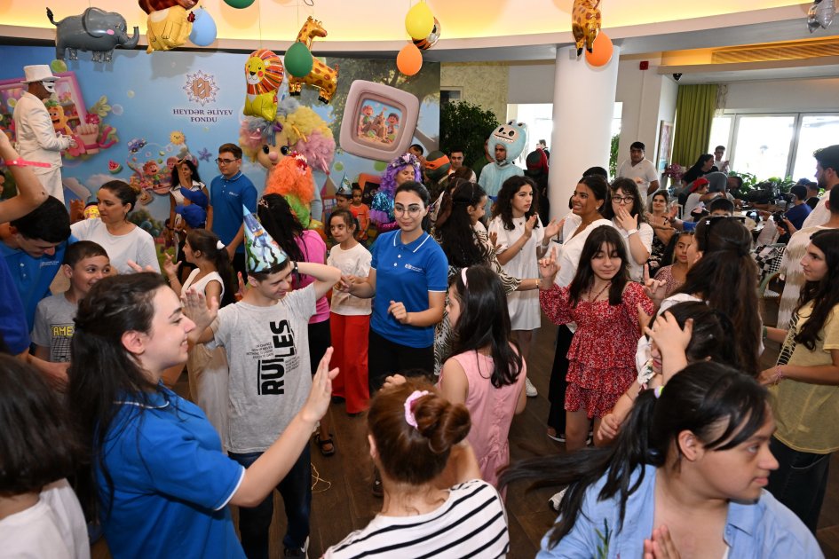Mehriban Əliyevadan doğum günündə uşaqlara SÜRPRİZ - FOTO - foto 30