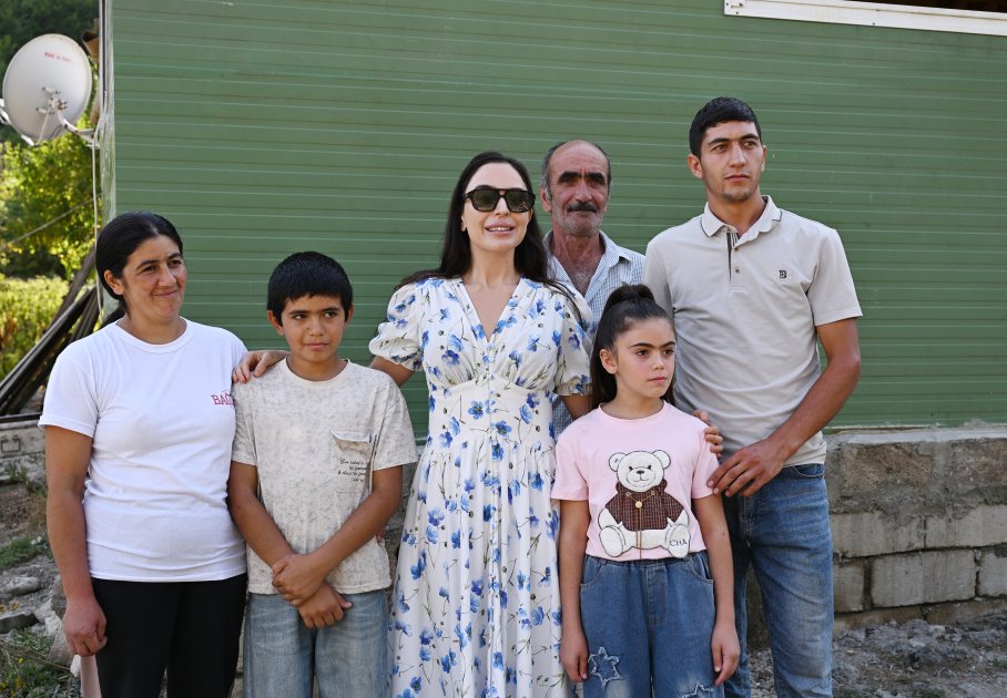 Leyla Əliyeva Şamaxıda inşa olunan körpələr evi-uşaq bağçalarının AÇILIŞINDA - FOTO - foto 21