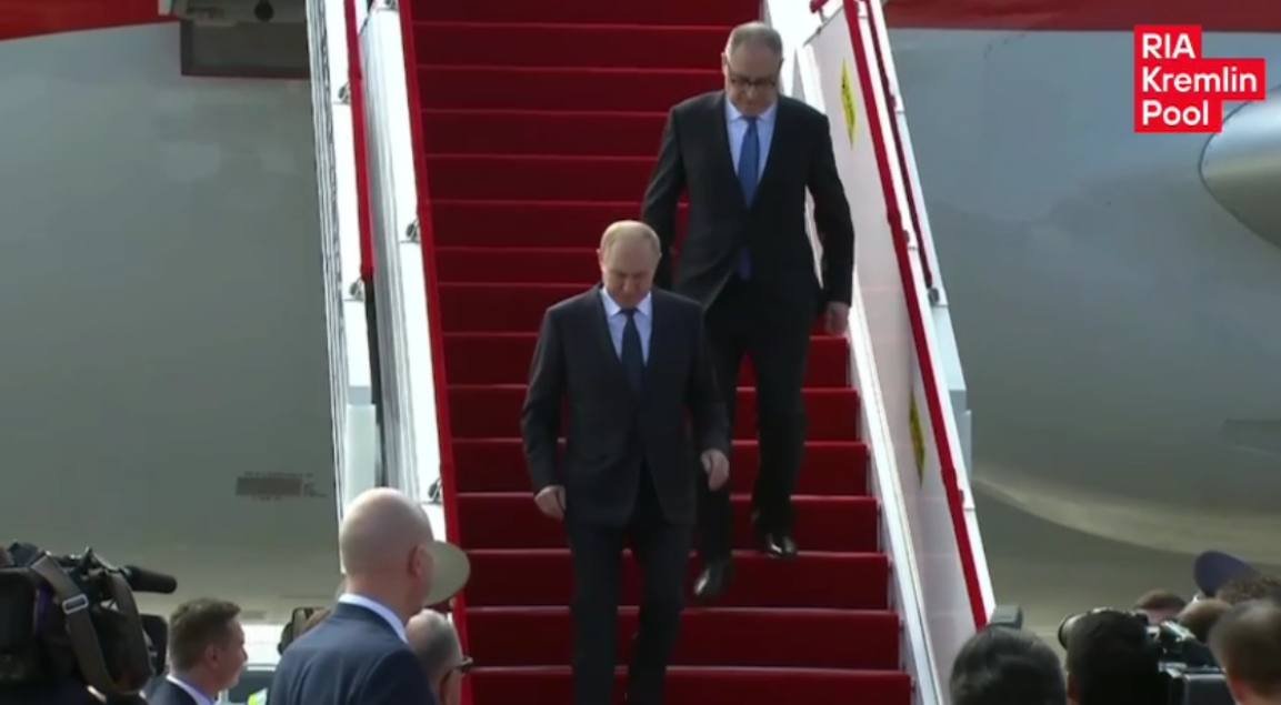 Putinin gözlənilən səfəri baş tutdu - VİDEO