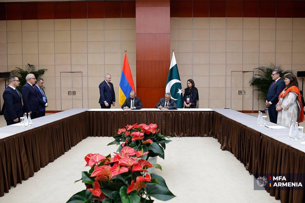 Pakistan və Ermənistan arasında diplomatik əlaqələr quruldu