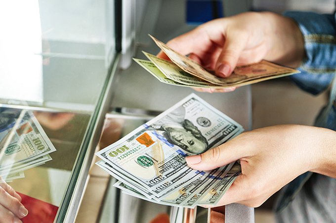 Dollar almaq istəyənlərin NƏZƏRİNƏ!