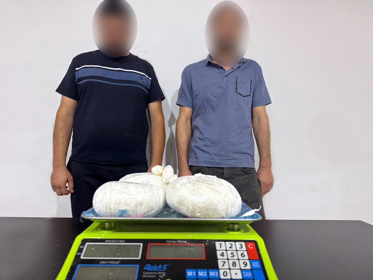 Yanğınsöndürmə balonunda narkotik keçirmək istədilər – FOTO - foto 3
