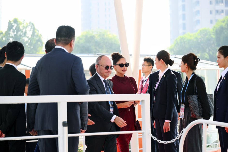 Mehriban Əliyeva dövlət başçılarının xanımları ilə gəmi gəzintisində - FOTO - foto 19