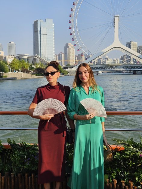 Mehriban Əliyeva dövlət başçılarının xanımları ilə gəmi gəzintisində - FOTO - foto 15