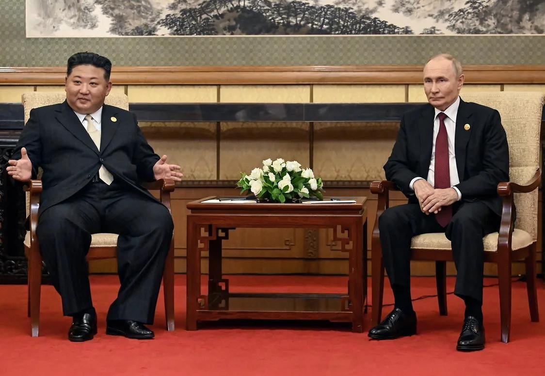 Pekində Putin və Kim Çen Inın mühafizəçiləri kondisionerə görə MÜBAHİSƏ ETDİLƏR Pekində Putin və Kim Çen Inın mühafizəçiləri kondisionerə görə MÜBAHİSƏ ETDİLƏR