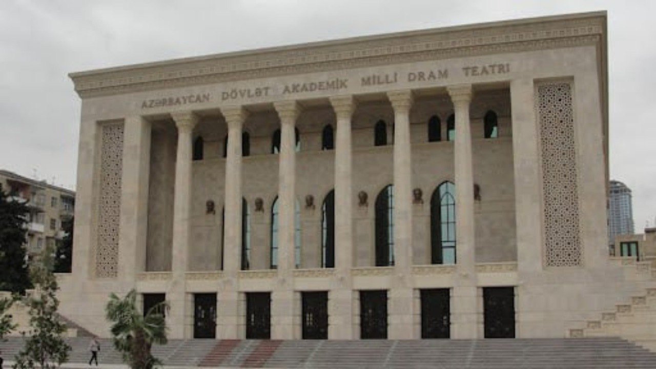 Səhnəyə DÖNÜŞ - Teatrlar yeni mövsümə hansı yeniliklərlə başlayır? – SORĞU - foto 1