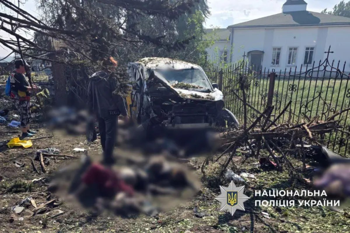 DƏHŞƏT: Rusiya ordusu pensiya almağa gələn ukraynalıları öldürdü – FOTO/VİDEO - foto 2