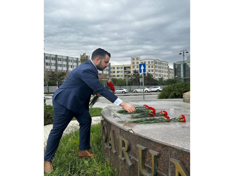 İsrail səfiri Albert Aqarunovun abidəsini ziyarət etdi – FOTO - foto 3
