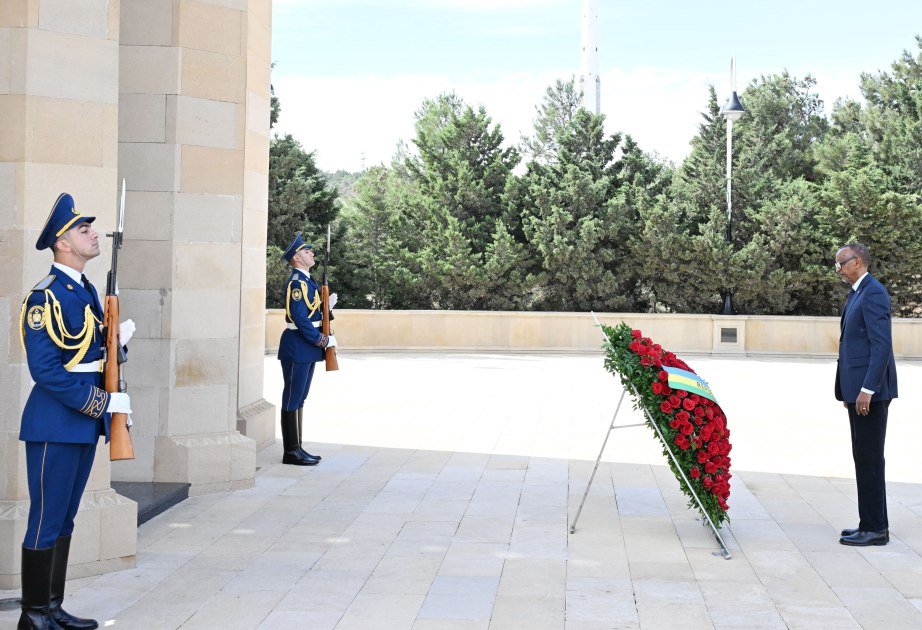 Ruanda Prezidenti Şəhidlər xiyabanında &ndash; FOTO