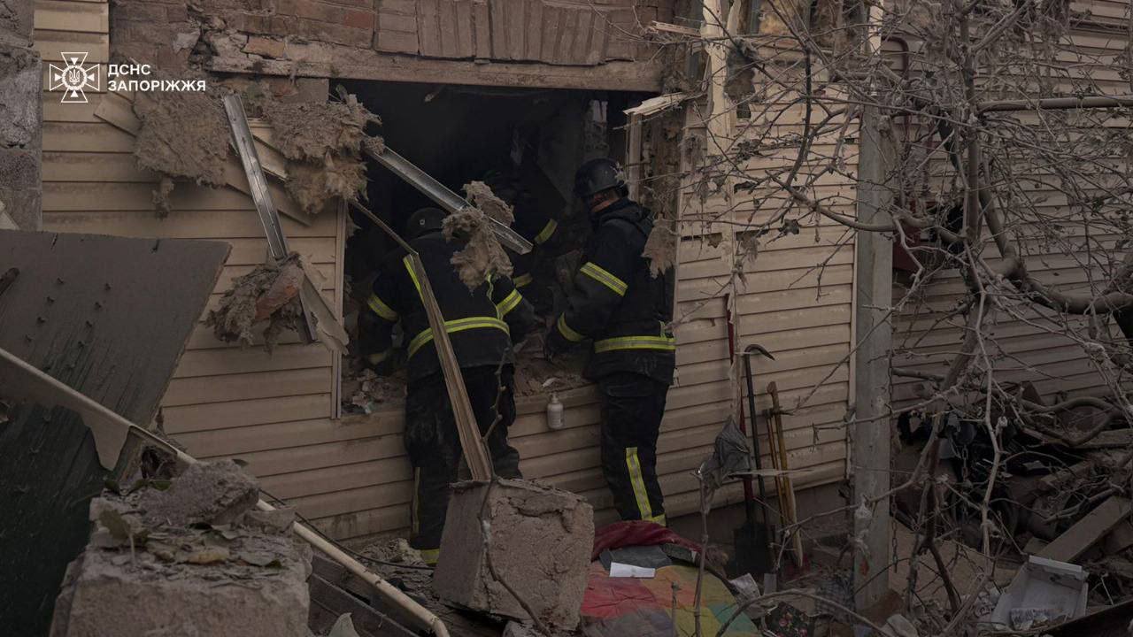 Rusiya bu gecə də Ukraynaya dron zərbələri endirdi – FOTO/VİDEO - foto 4