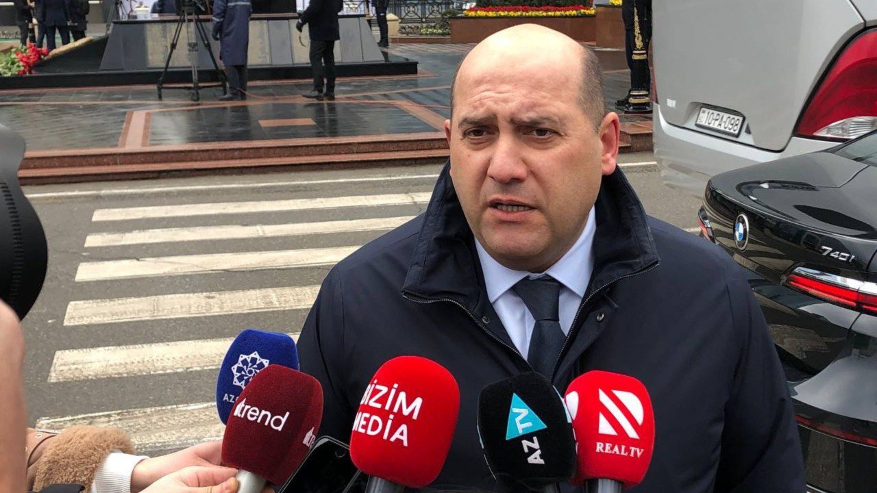 Emin Hüseynov: "Azad olunmuş ərazilərdə yaşayan və işləyənlərin sayı 50 minə çatıb" Emin Hüseynov: "Azad olunmuş ərazilərdə yaşayan və işləyənlərin sayı 50 minə çatıb"