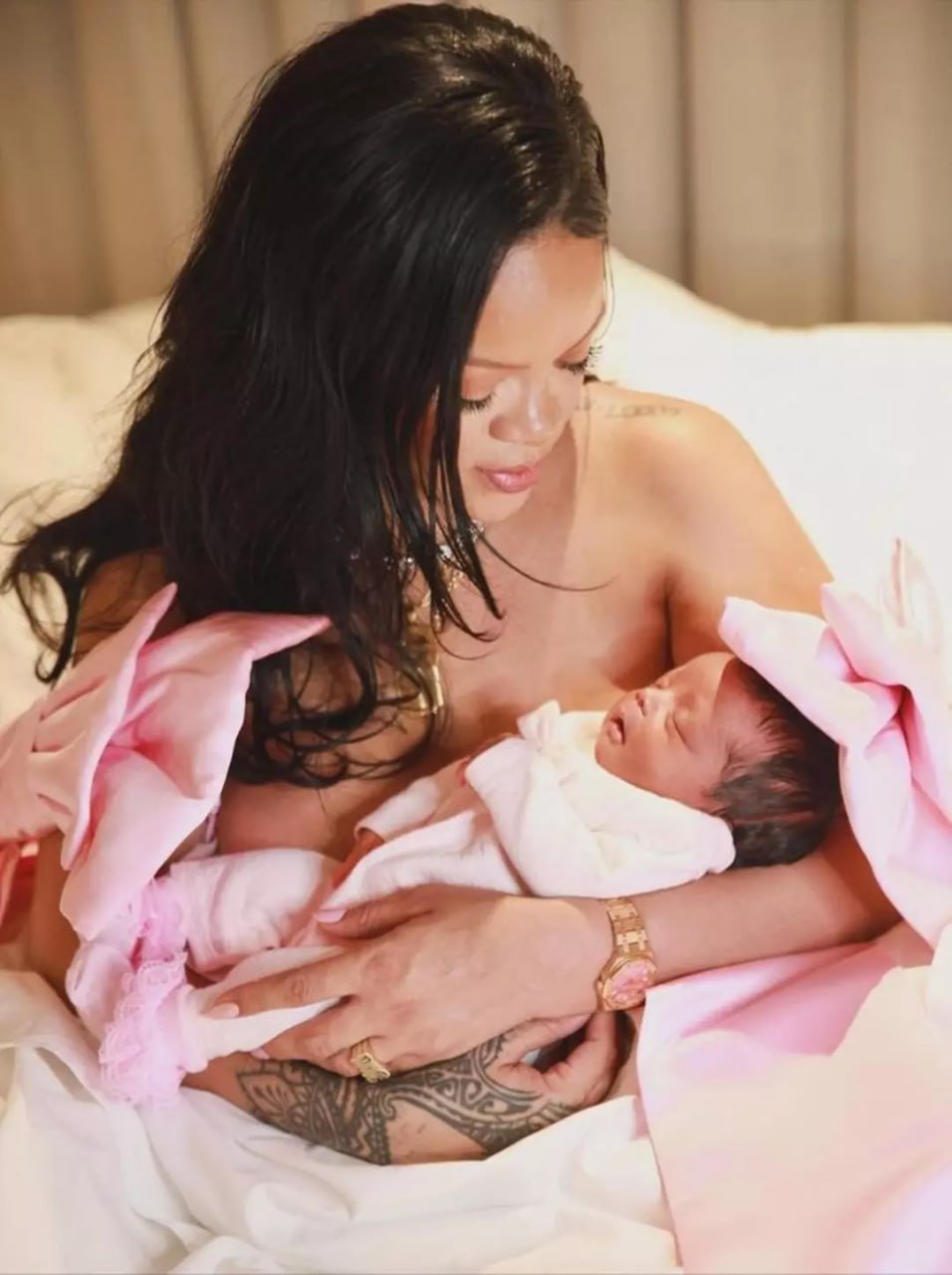 Üçüncü dəfə ana olan Rihannadan körpəsi ilə PAYLAŞIM - FOTO - foto 1