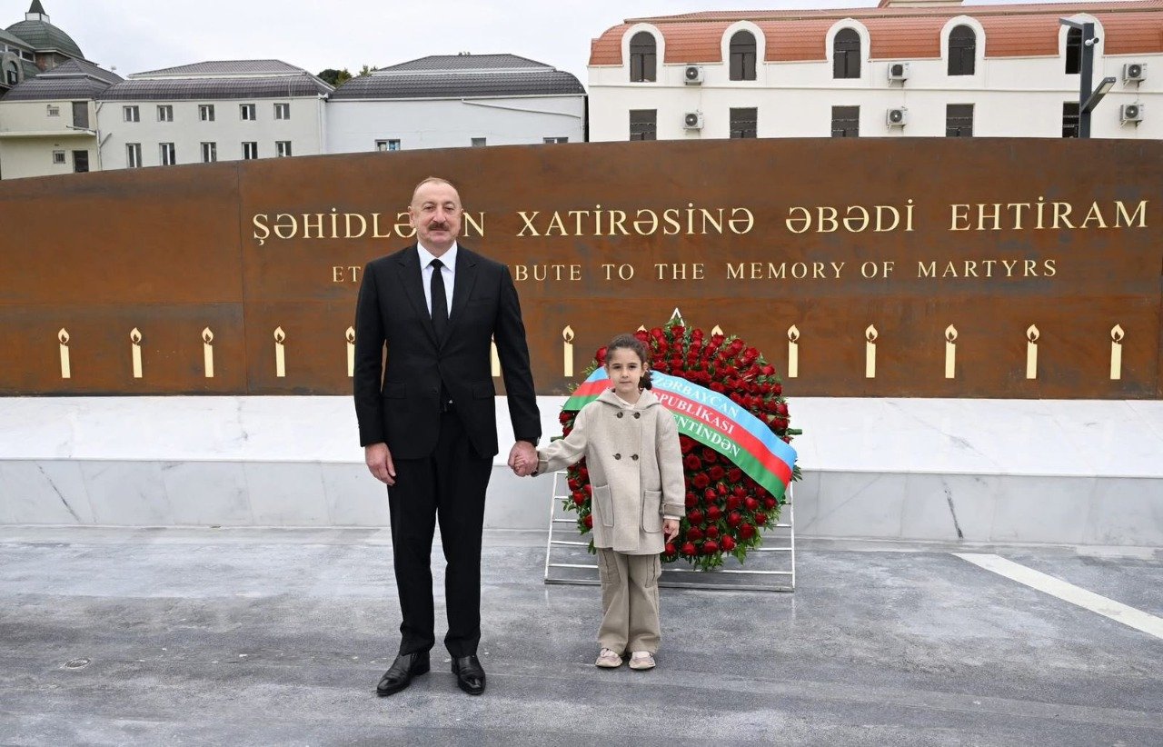 &ldquo;Danışan fotolar&rdquo;... - Hikmət Hacıyev Prezidentin Nilayla FOTOSUNU paylaşdı