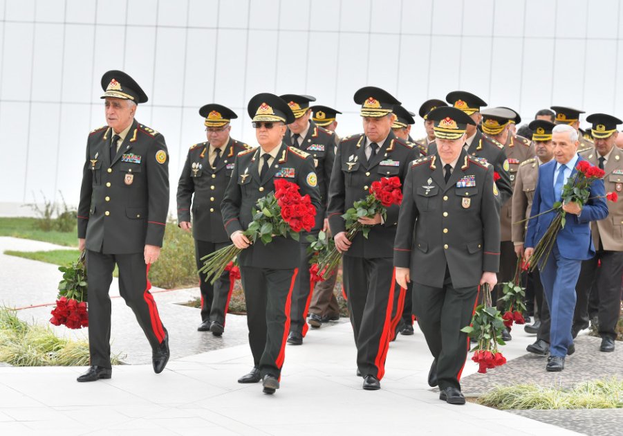 FHN-in kollektivi Zəfər parkını ziyarət etdi - FOTO