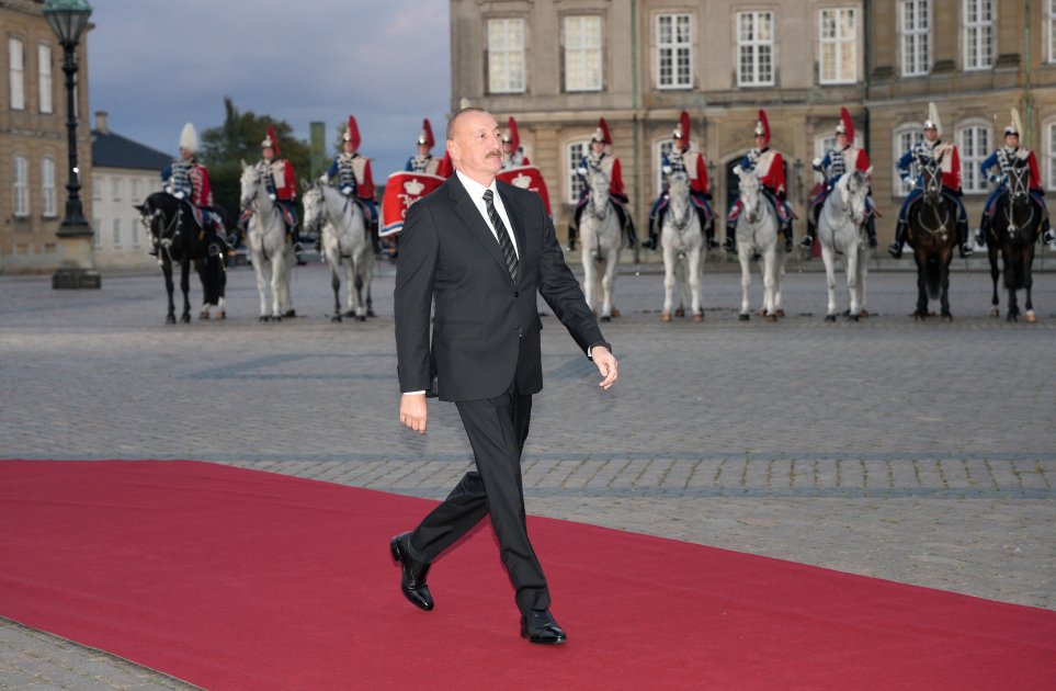 İlham Əliyev Kopenhagendə ziyafətdə İŞTİRAK ETDİ - FOTO/VİDEO - foto 2