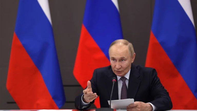 Putin Qərb qarşıdurması ilə bağlı sualı Puşkinin şeiri ilə CAVABLADI - VİDEO Putin Qərb qarşıdurması ilə bağlı sualı Puşkinin şeiri ilə CAVABLADI - VİDEO