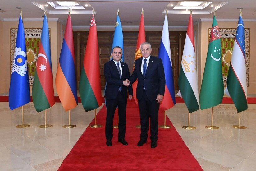 Ceyhun Bayramov tacikistanlı həmkarı ilə görüşüb