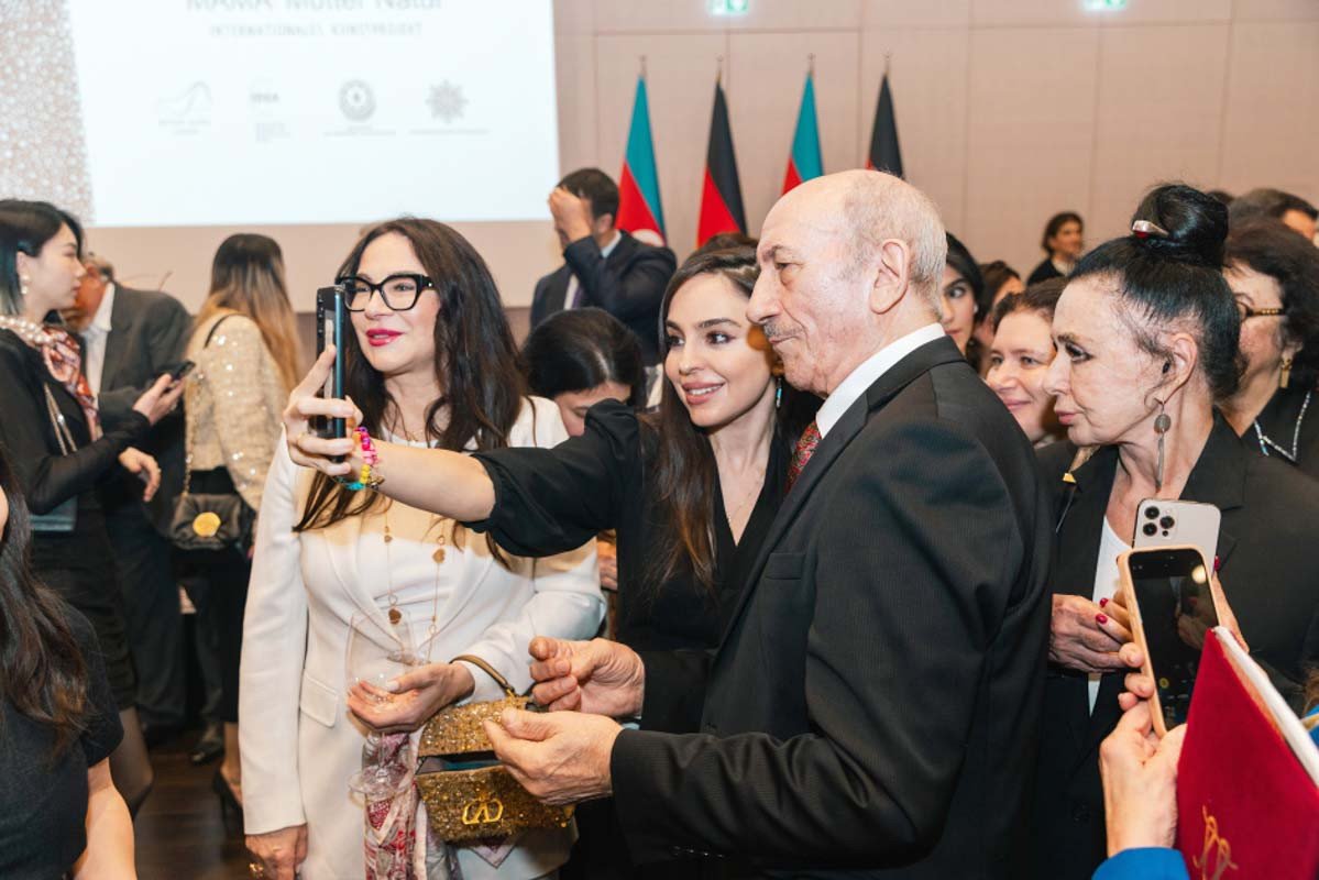 Leyla Əliyeva və Arzu Əliyeva Berlində MAMA “Ana təbiət” sərgisinin açılışında – FOTO - foto 3