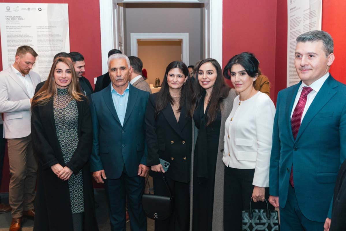 Leyla Əliyeva və Arzu Əliyeva Berlində MAMA “Ana təbiət” sərgisinin açılışında – FOTO - foto 16