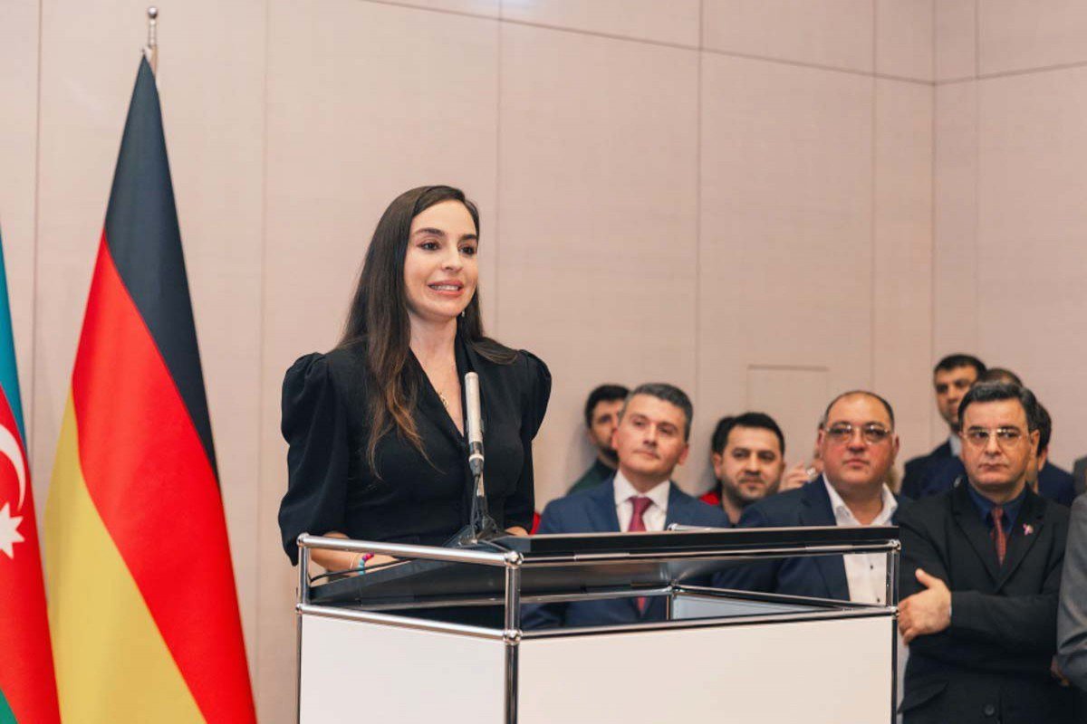 Leyla Əliyeva və Arzu Əliyeva Berlində MAMA “Ana təbiət” sərgisinin açılışında – FOTO - foto 17