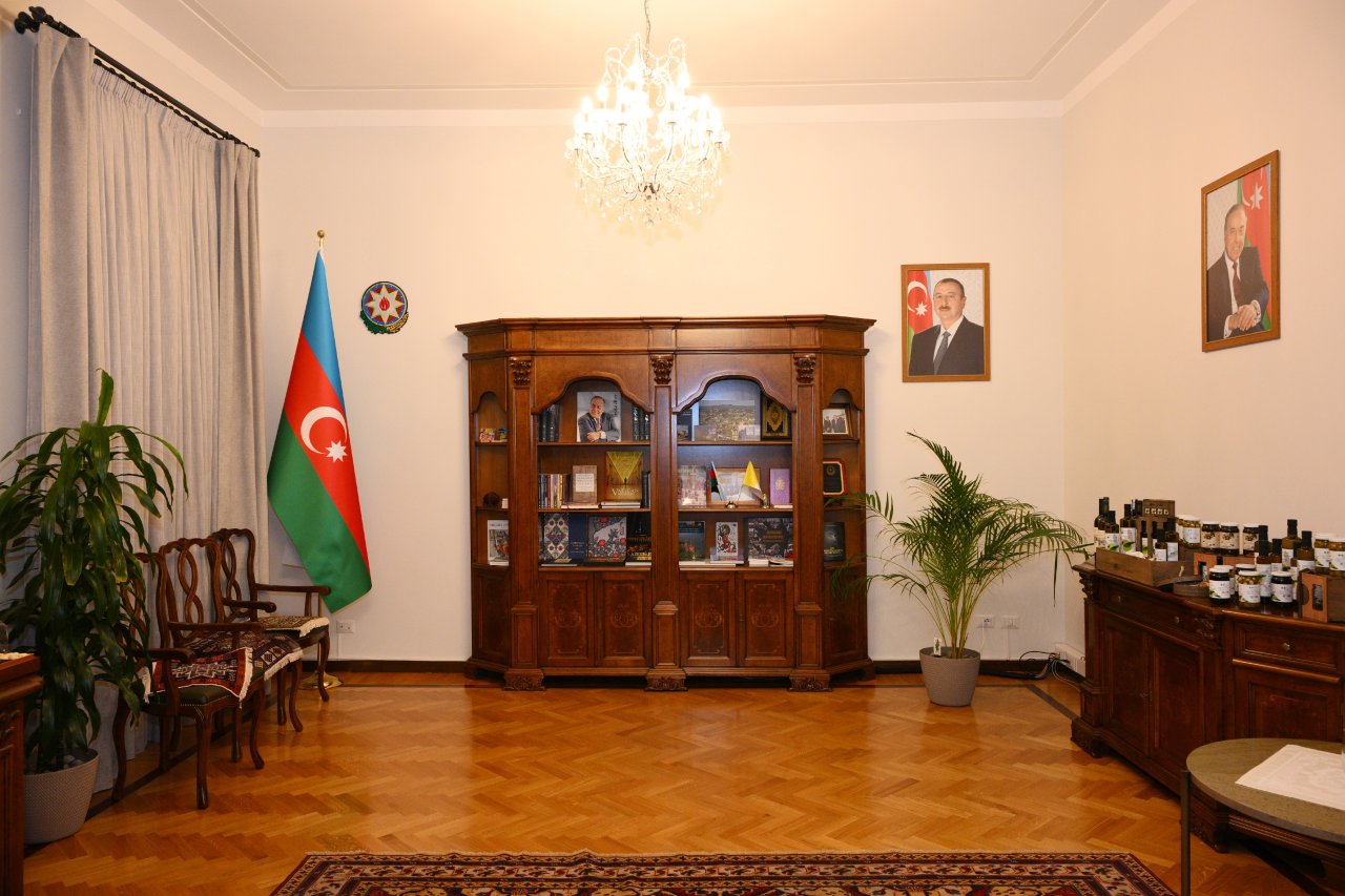 Azərbaycanın Müqəddəs Taxt-Tacdakı səfirliyinin inzibati ofisi açıldı – FOTOLAR - foto 12