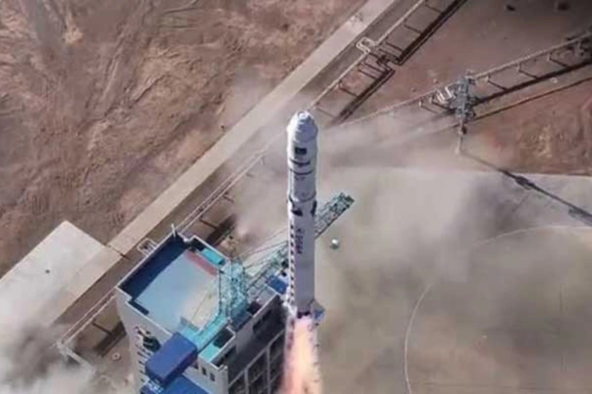 Pakistan ilk hiperspektral peykini kosmosa buraxdı - VİDEO