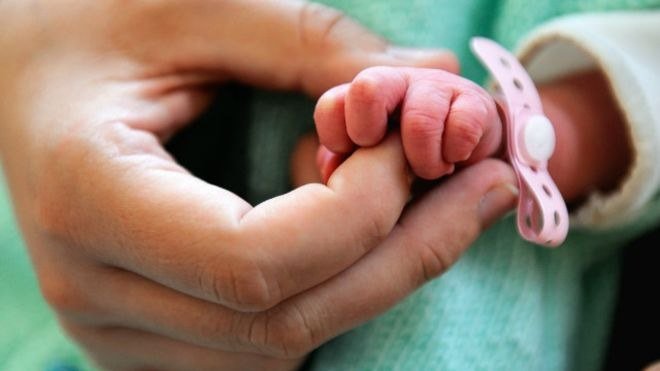Xaçmazda yol bağlandı, 40 yaşlı qadın avtomobildə doğuş etdi &ndash; Ölən var
