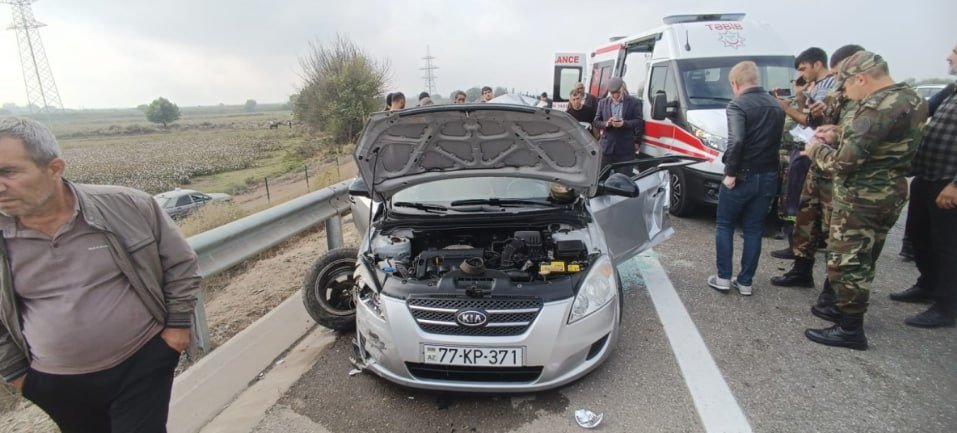 Salyanda ağır qəza - Xəsarət alanlar var - FOTO/VİDEO - foto 3