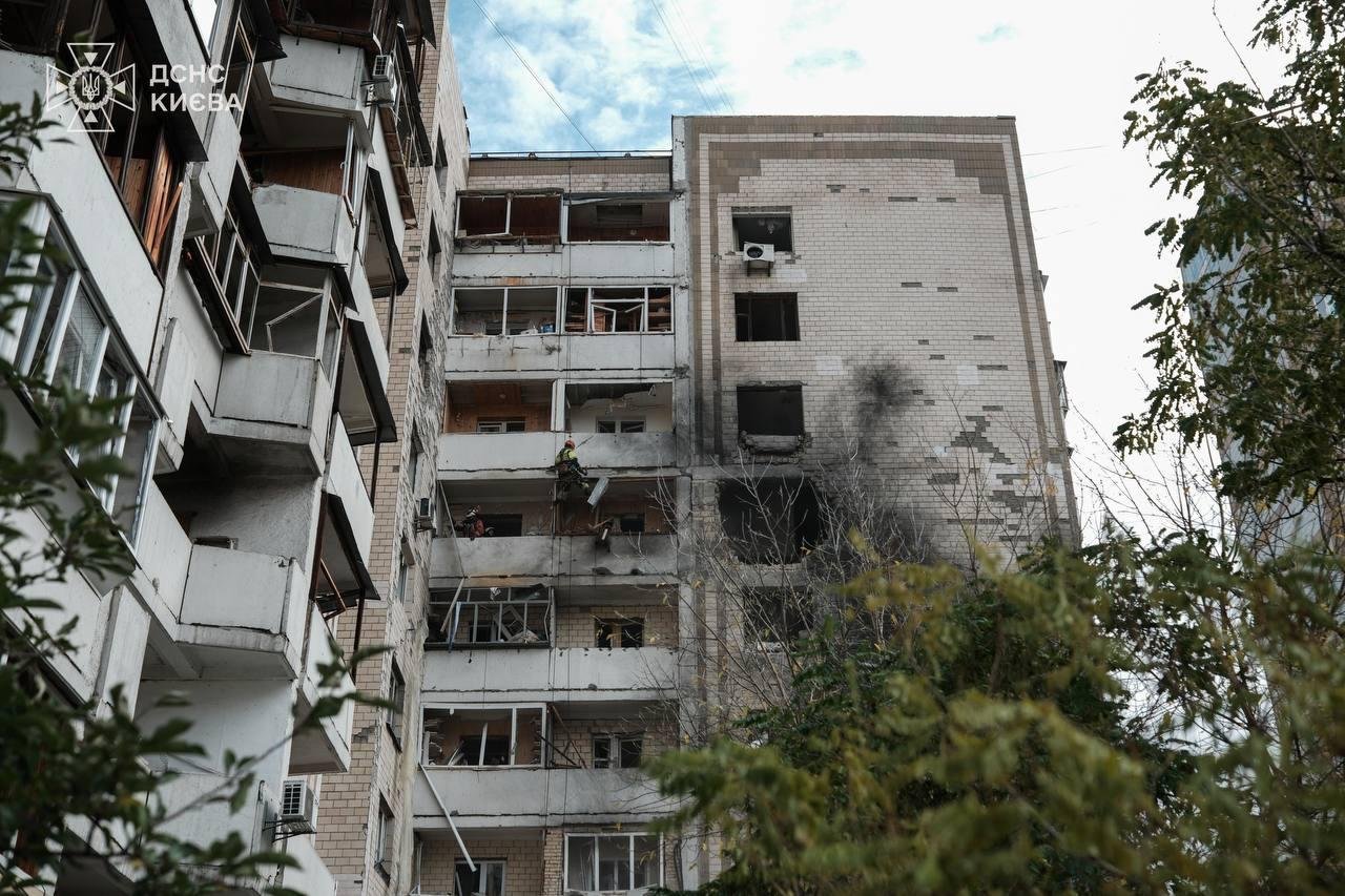 Kiyevdə dağılan çoxmərtəbəli binadan yeni FOTOLAR