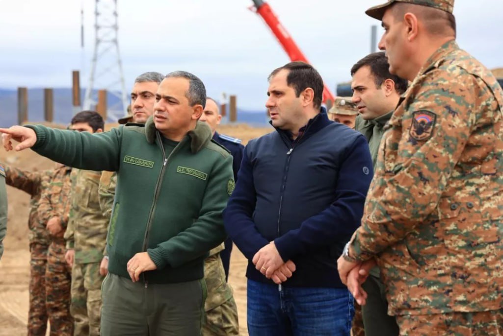 Ermənistanın müdafiə naziri Azərbaycanla sərhədə GƏLDİ