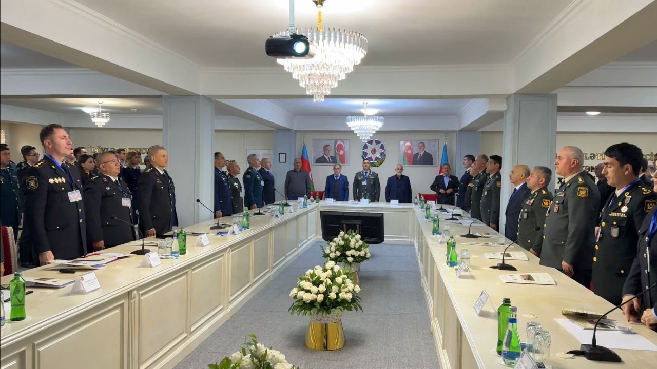 Daxili Qoşunların Hərbi İnstitutunda “Zəfər tarixi” konfransı keçirildi - FOTO - foto 1