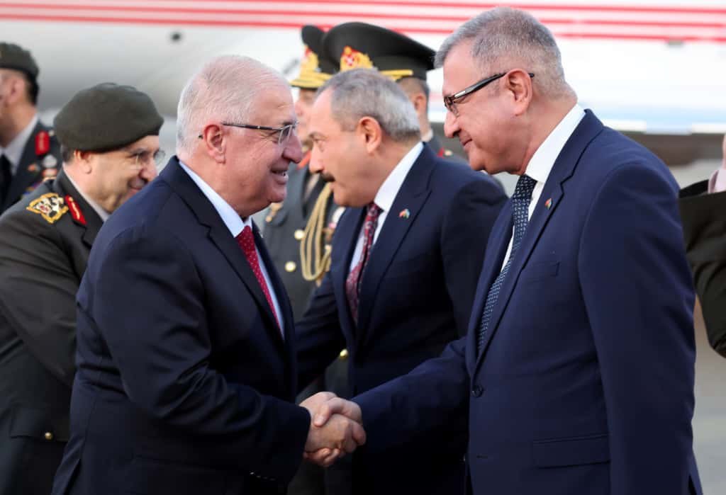 Türkiyənin milli müdafiə naziri Azərbaycana GƏLDİ - FOTO - foto 1