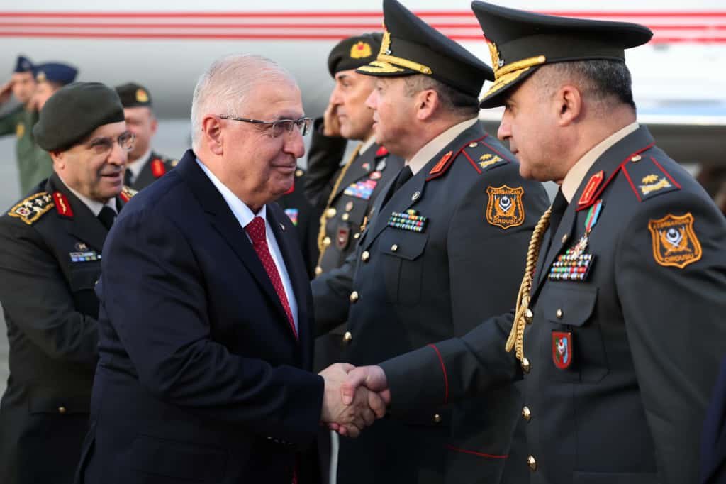 Türkiyənin milli müdafiə naziri Azərbaycana GƏLDİ - FOTO - foto 2