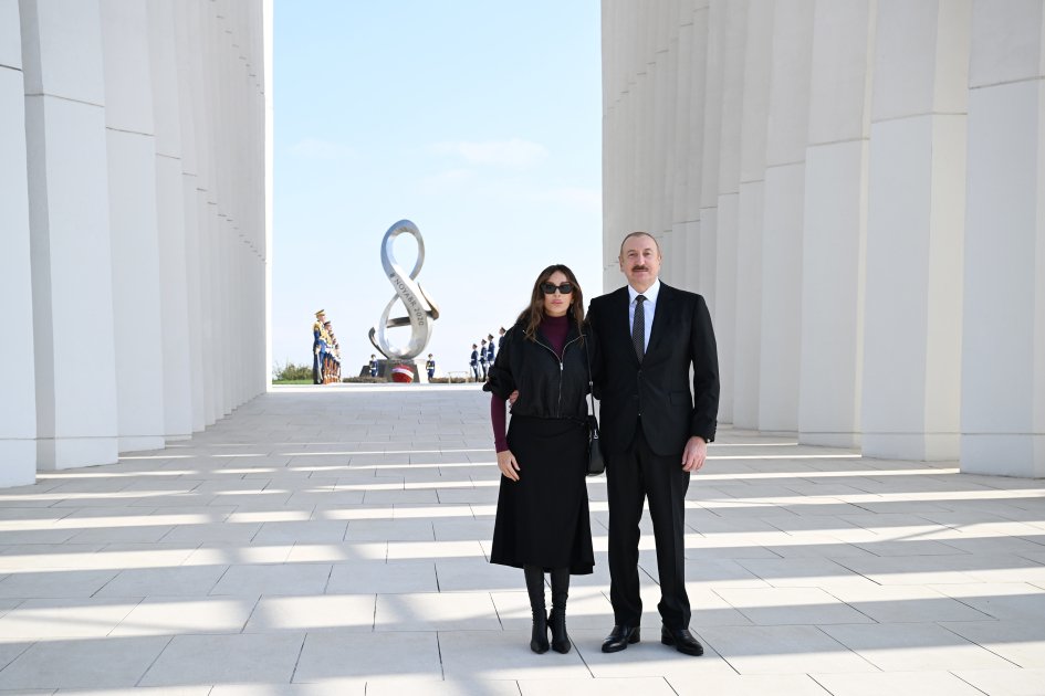 Prezident və birinci xanım Bakıda Zəfər muzeyinin açılışında – FOTO - foto 4