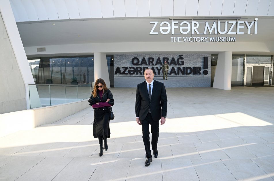 Prezident və birinci xanım Bakıda Zəfər muzeyinin açılışında – FOTO - foto 12