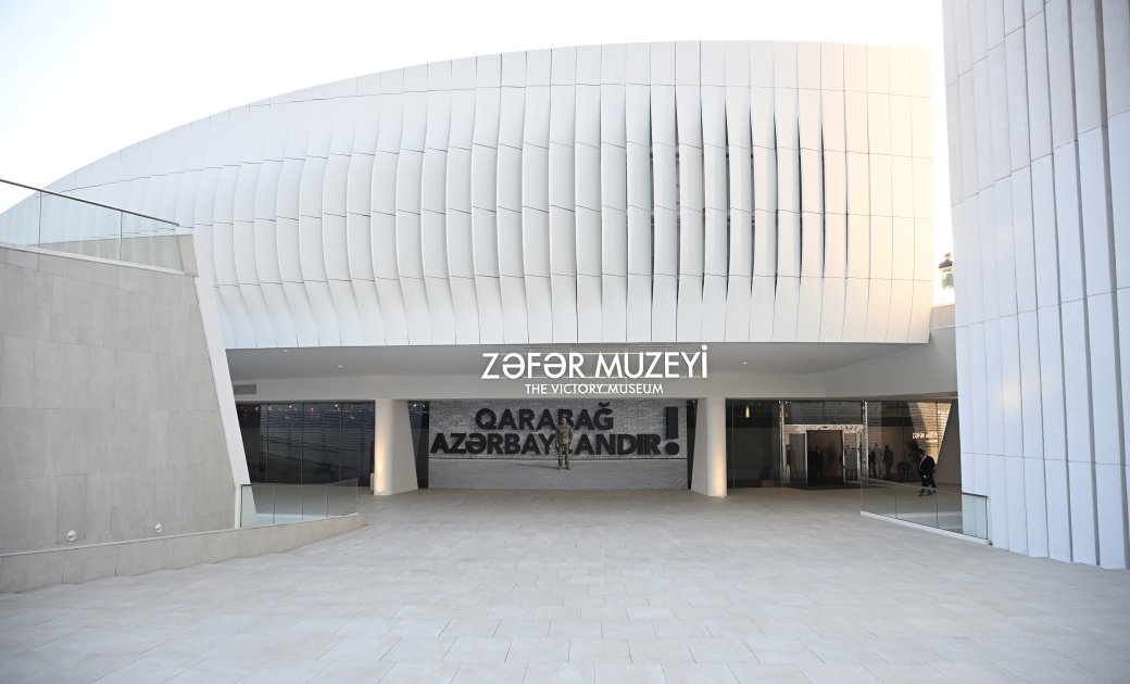 Prezident və birinci xanım Bakıda Zəfər muzeyinin açılışında – FOTO - foto 14