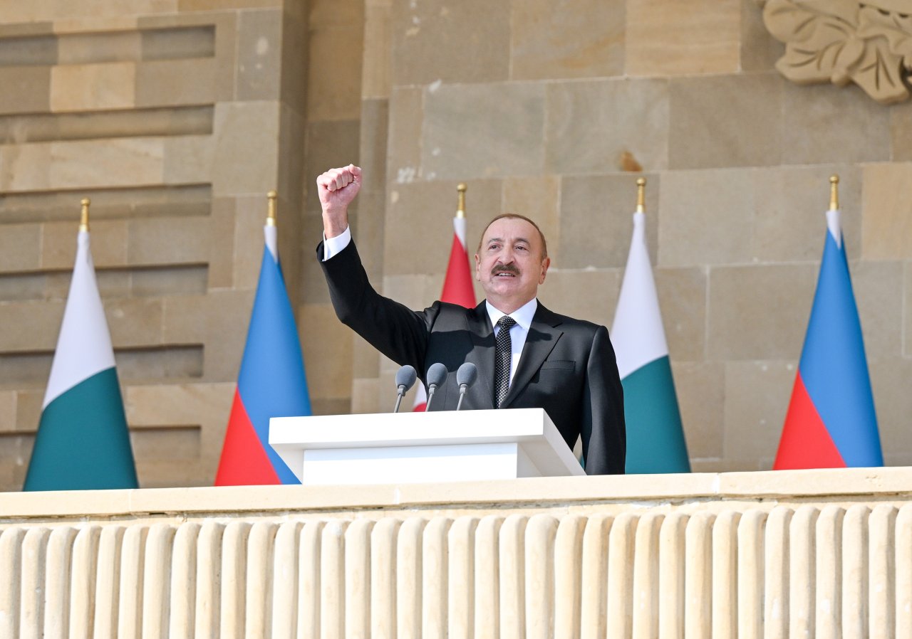 Prezident Bakıdakı Hərbi paradla bağlı paylaşım etdi - FOTO - foto 3