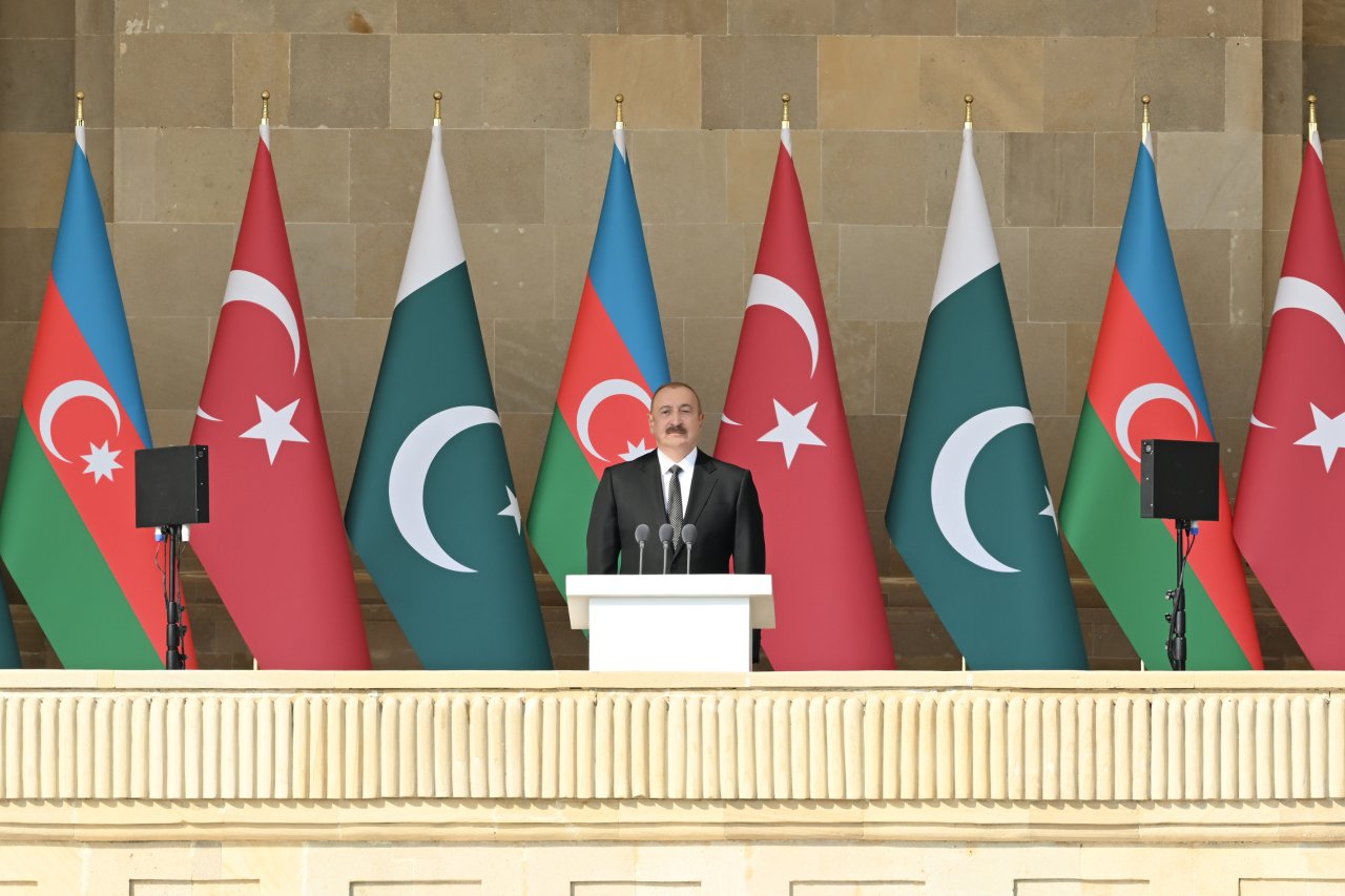 Prezident Bakıdakı Hərbi paradla bağlı paylaşım etdi - FOTO