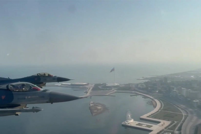Türkiyə MN Bakıda hərbi paradda F-16-dan çəkilmiş görüntülərı yaydı - VİDEO Türkiyə MN Bakıda hərbi paradda F-16-dan çəkilmiş görüntülərı yaydı - VİDEO