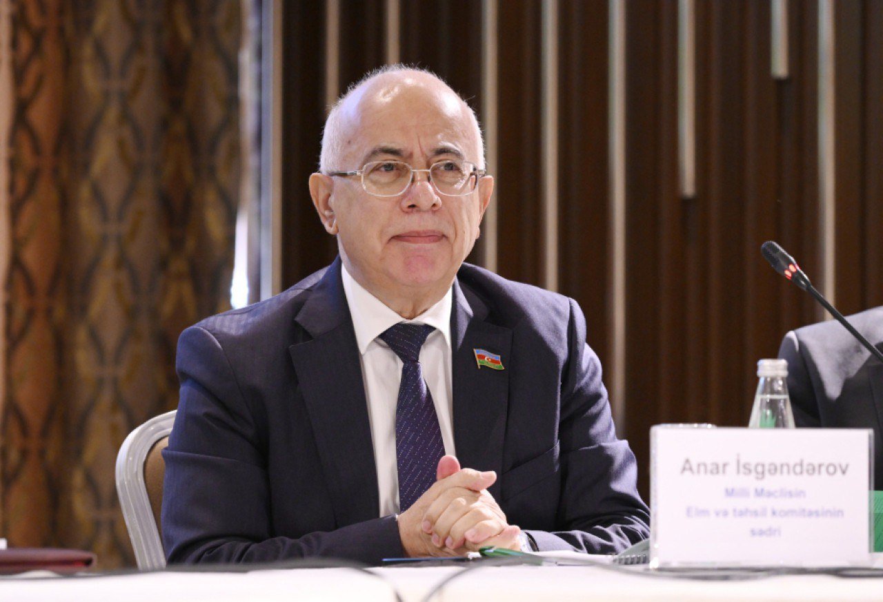 &ldquo;Diplom alan minlərlə müəllim şəkilçi ilə bağlayıcını bir-birindən ayıra bilmir&rdquo; &ndash; Anar İskəndərov