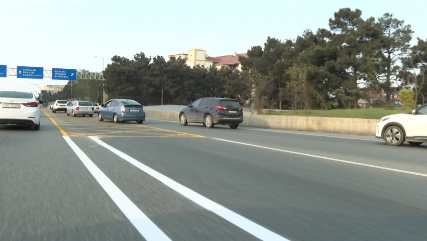 Yeni çəkilən avtobus zolağı yolda daha xaotik vəziyyət yaradıb - Sürücülər narazıdır – VİDEO Yeni çəkilən avtobus zolağı yolda daha xaotik vəziyyət yaradıb - Sürücülər narazıdır – VİDEO