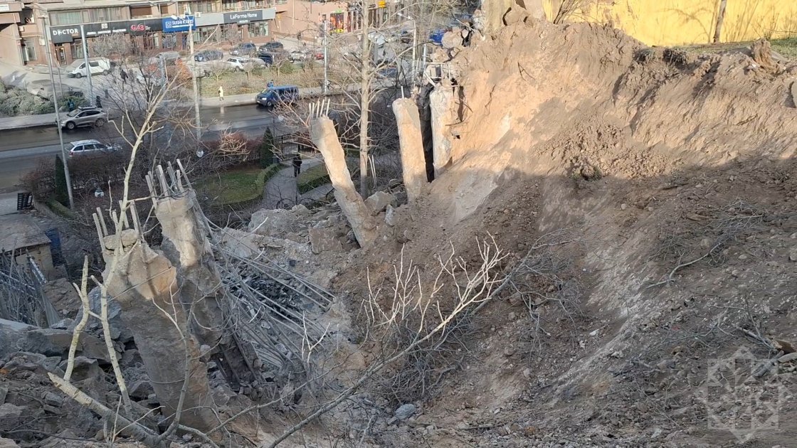 Raket hücumu zamanı Azərbaycanın Kiyevdəki səfirliyinə ciddi ziyan dəydi – FOTO/VİDEO - foto 7