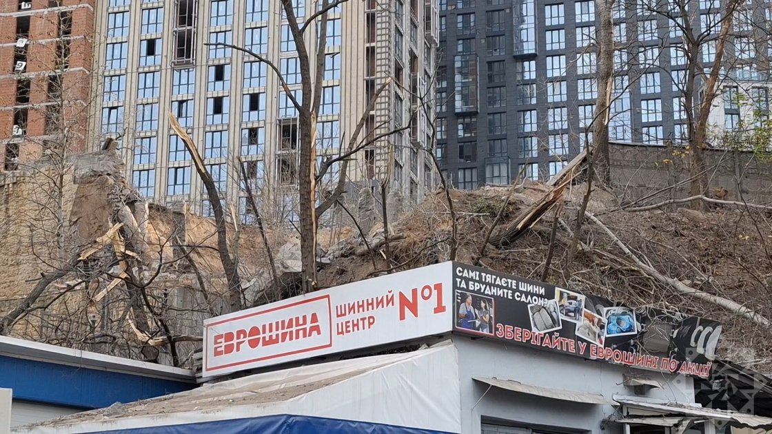 Raket hücumu zamanı Azərbaycanın Kiyevdəki səfirliyinə ciddi ziyan dəydi – FOTO/VİDEO - foto 6